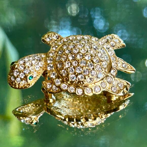 Vintage Gold Tone Turtle Brooch with Clear Rhinestones - Picture 5 of 16